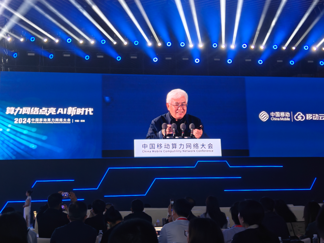 郑纬民院士：综合考虑，构建基于国产AI卡的万卡大模型训练平台