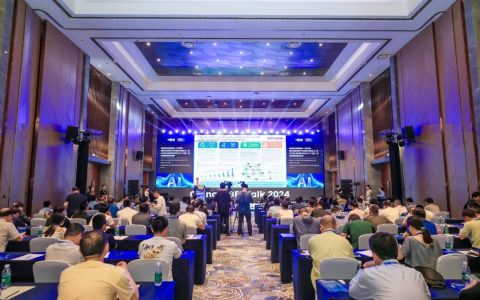光通信如何拥抱AI？长飞邀请产业链探讨了这一话题