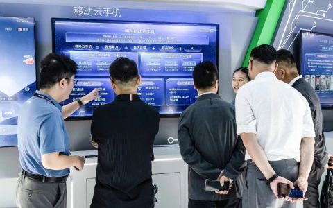 “连接+算力+AI”三要素集一身，云手机领跑移动AI时代入口争夺战