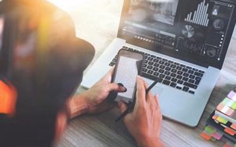 ​一男子因利用 AI 撰写色情小说被判刑十个月，非法获利超两万元