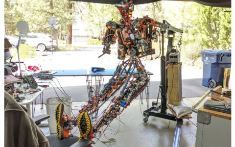 硅谷车库里的机器人梦：Kind Humanoid与他们的家用护理机器人