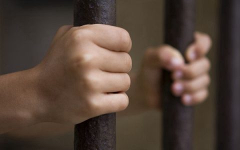 美国一男子因利用 AI 生成儿童色情内容被捕，面临 20 项罪名